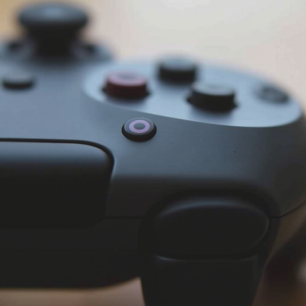 أين زر إعادة الضبط في وحدة تحكم ps5